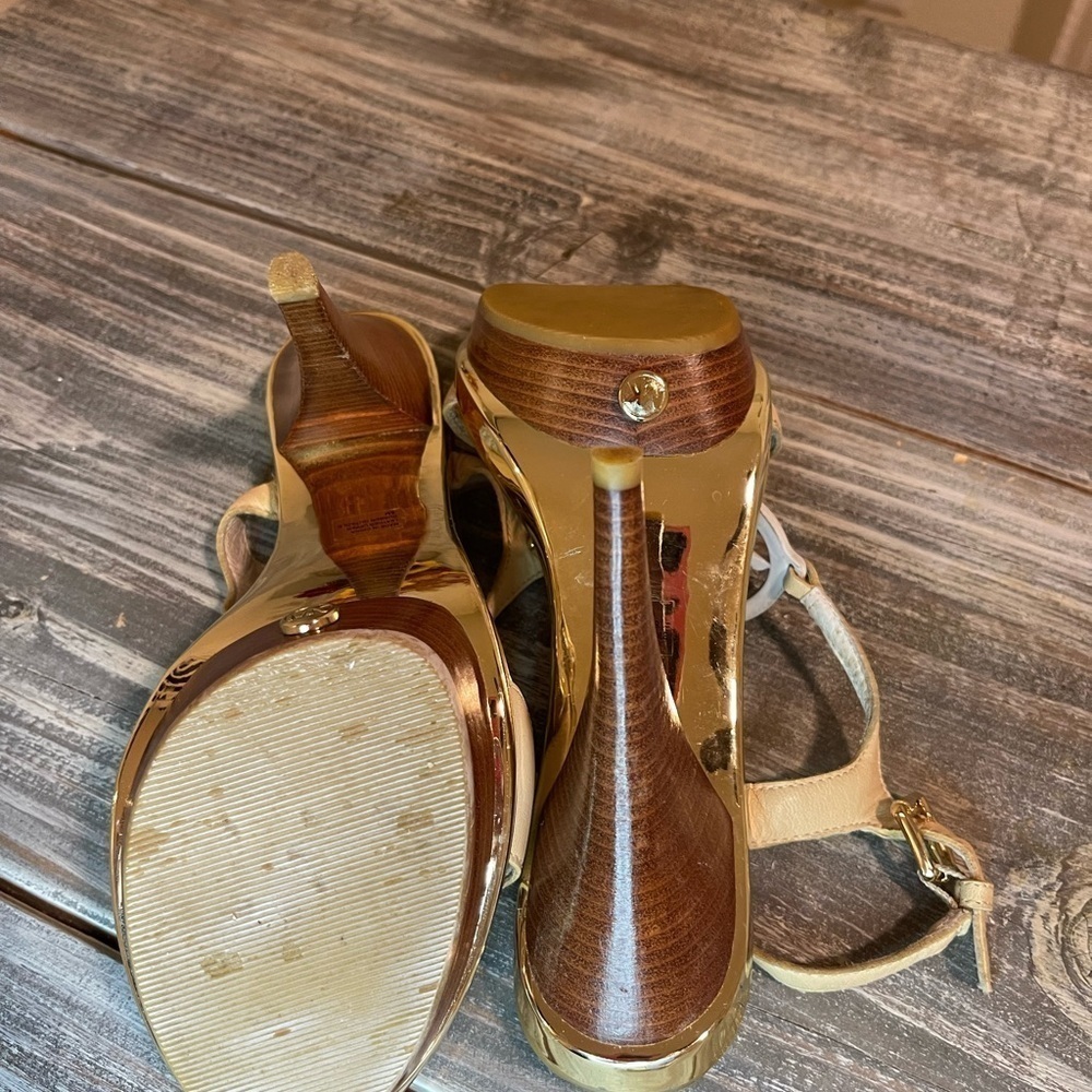Michael Kors Cream/Gold High Heels Size 8 - Picture 8 of 9